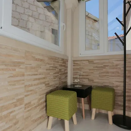 Tonka Apartman Supetar