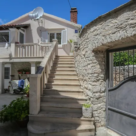 Tonka Apartman Supetar